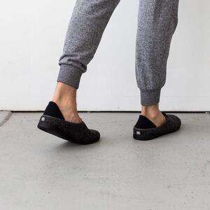 ✨Mahabis Classic Navy Sz 8.5-9 M Slippers✨